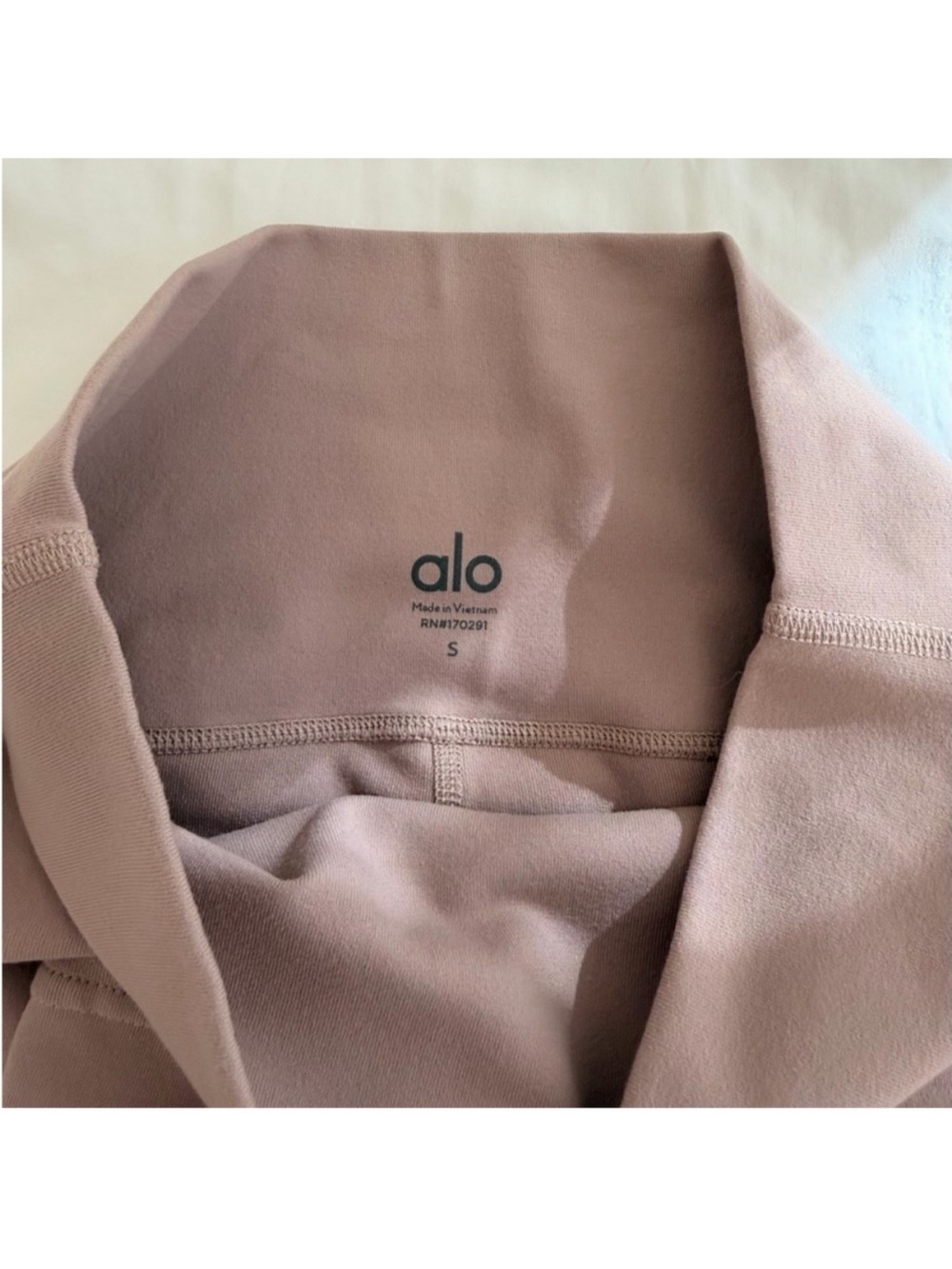 ALO Yoga High-Rise Flare Leggings in Dusty Rose - Picture 5 of 7